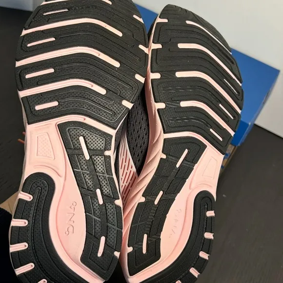 Brooks Anthem 6 Running Shoes Sneakers Black/Pink Womans Size 7.5