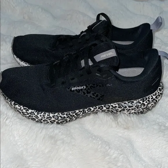 Brooks Black and Gray Athletic Shoes with Speckled Midsole