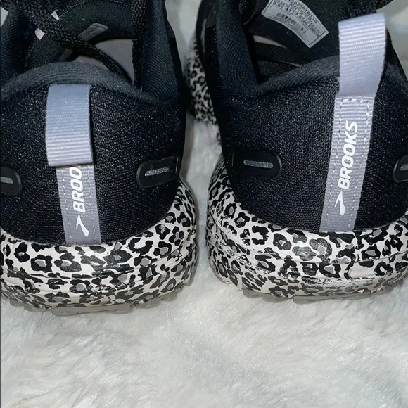 Brooks Black and Gray Athletic Shoes with Speckled Midsole