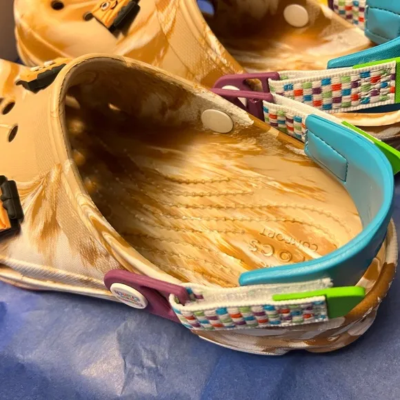 Cinnamon Toast Crunch Crocs Size 6/8 Unisex