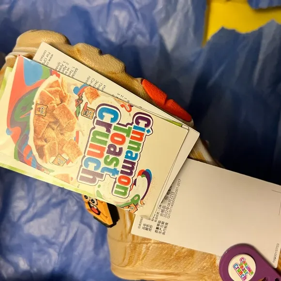 Cinnamon Toast Crunch Crocs Size 6/8 Unisex