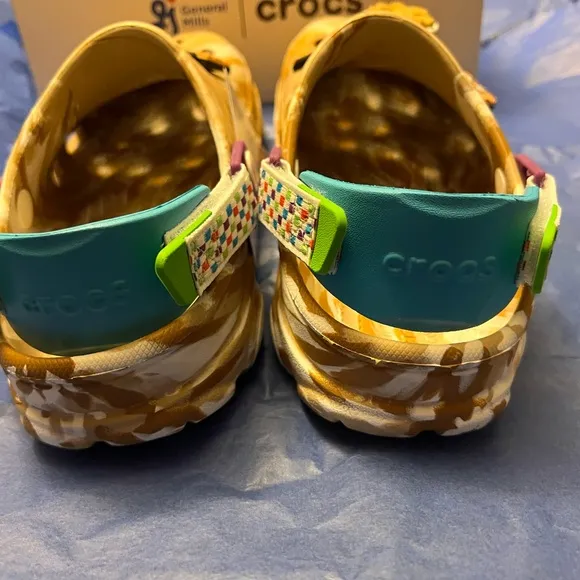 Cinnamon Toast Crunch Crocs Size 6/8 Unisex