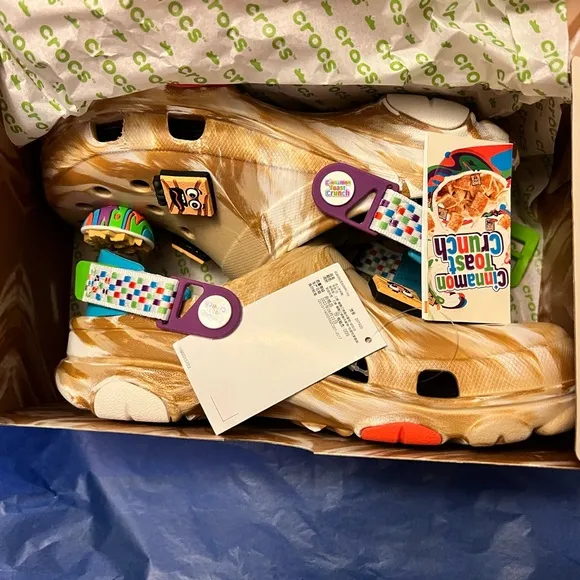 Cinnamon Toast Crunch Crocs Size 6/8 Unisex