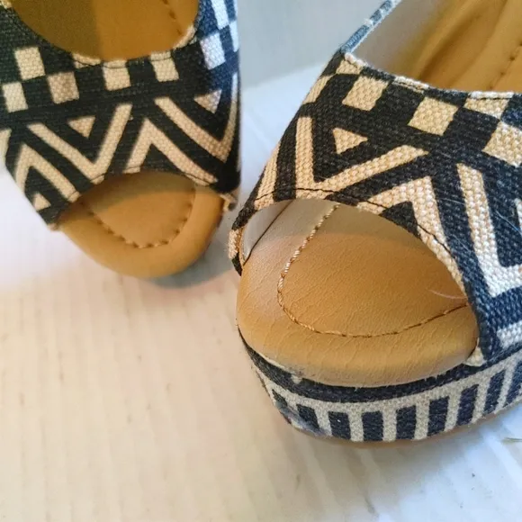 CL By Laundry Daysie Wedge Mule/Slides Size 8.5