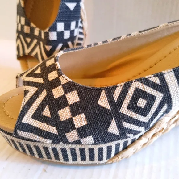 CL By Laundry Daysie Wedge Mule/Slides Size 8.5