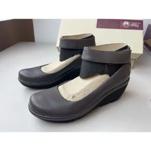 Clarks Brown Leather Wedge Mary Jane Shoes - Size 8