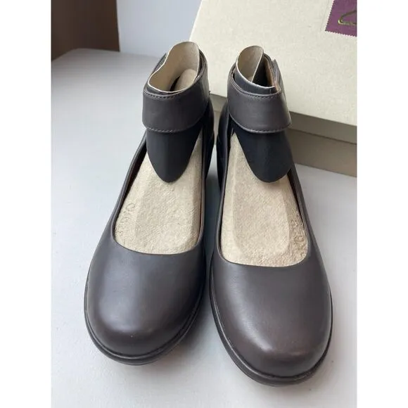 Clarks Brown Leather Wedge Mary Jane Shoes - Size 8