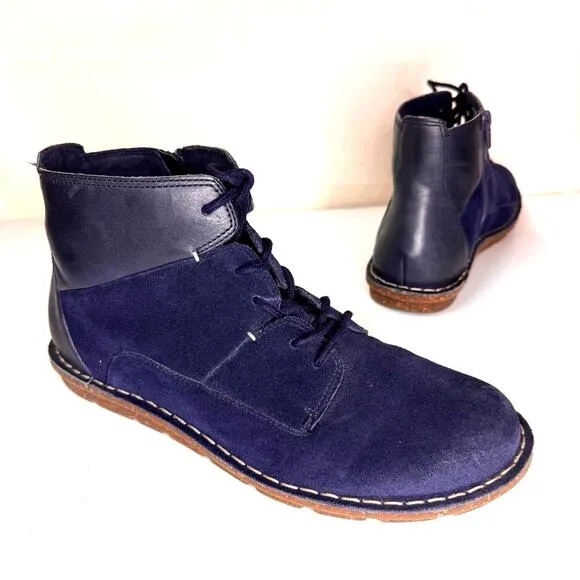 CLARKS Lace Up Boot Women's 9 Tamitha Key Navy Suede Leather Ankle Bootie Casual