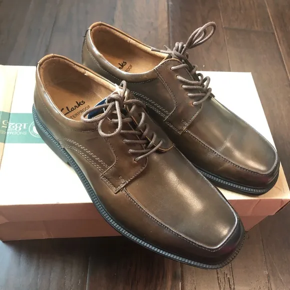 Clarks Men’s Daxan Walk Brown waterproof Shoes