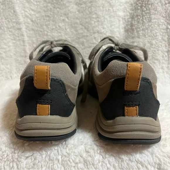Clarks Wave Walk waterproof lace-up shoes size 6.5