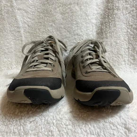 Clarks Wave Walk waterproof lace-up shoes size 6.5