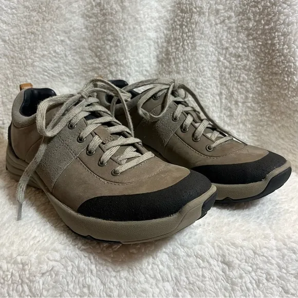 Clarks Wave Walk waterproof lace-up shoes size 6.5