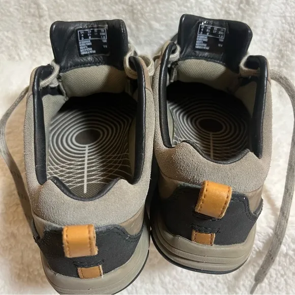 Clarks Wave Walk waterproof lace-up shoes size 6.5