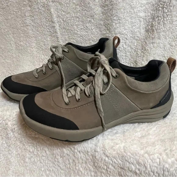 Clarks Wave Walk waterproof lace-up shoes size 6.5
