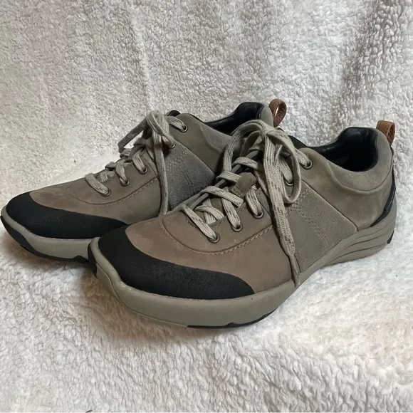 Clarks Wave Walk waterproof lace-up shoes size 6.5
