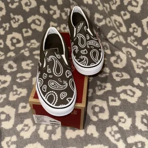 Classic Slip-on Vans New in Peace ✌🏻 Paisley &amp; Grape Lea 😘