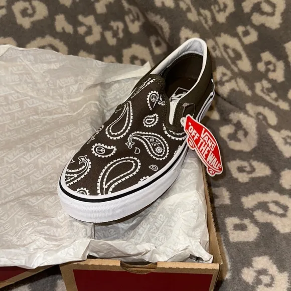 Classic Slip-on Vans New in Peace ✌🏻 Paisley &amp; Grape Lea 😘