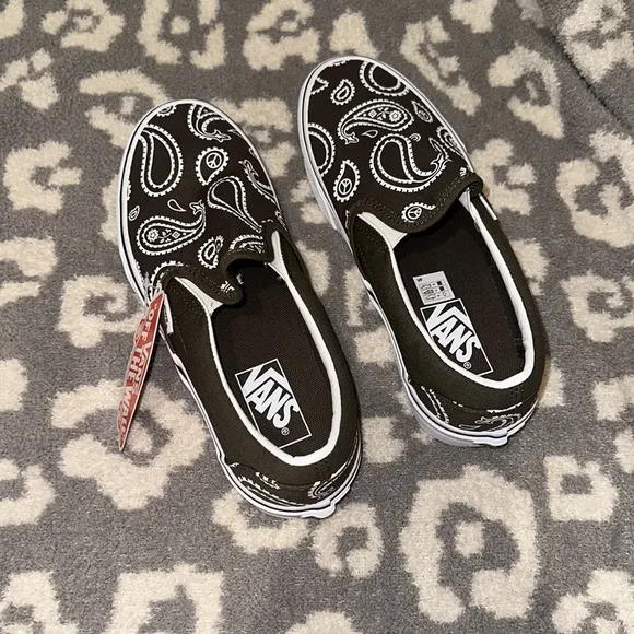 Classic Slip-on Vans New in Peace ✌🏻 Paisley &amp; Grape Lea 😘