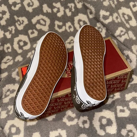 Classic Slip-on Vans New in Peace ✌🏻 Paisley &amp; Grape Lea 😘