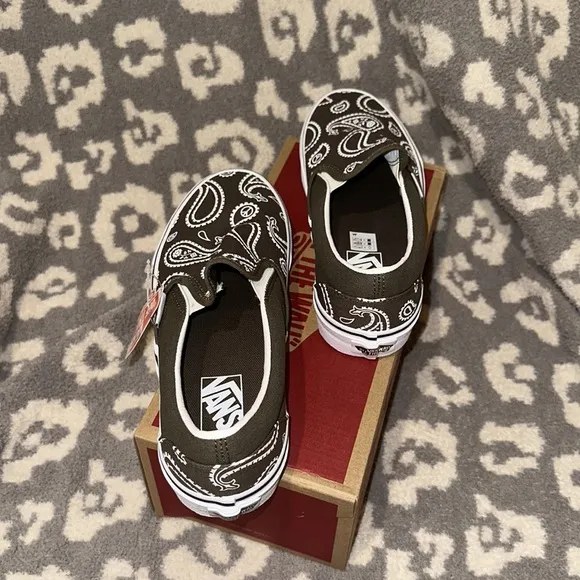 Classic Slip-on Vans New in Peace ✌🏻 Paisley &amp; Grape Lea 😘