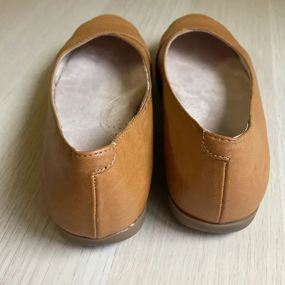 Cliffs by White Mountain Clara Ballet Flat, Tan, Size 9