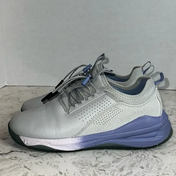 clove Women's Classic Sneaker in Grey Matter