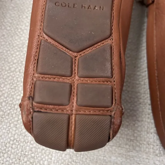 Cole Haan women’s super comfortable tan flat shoes with bow, size 10