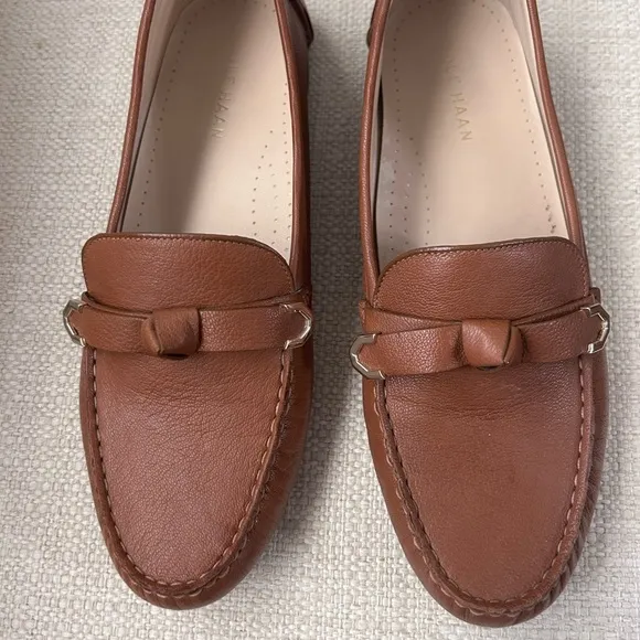 Cole Haan women’s super comfortable tan flat shoes with bow, size 10