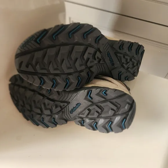 Columbia Tan and Blue Hiking Shoes