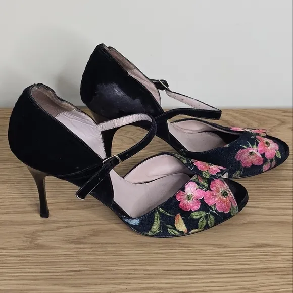 Comme il Faut Women’s Black Flower Velvet Argentine Tango Dance Heels Size 11