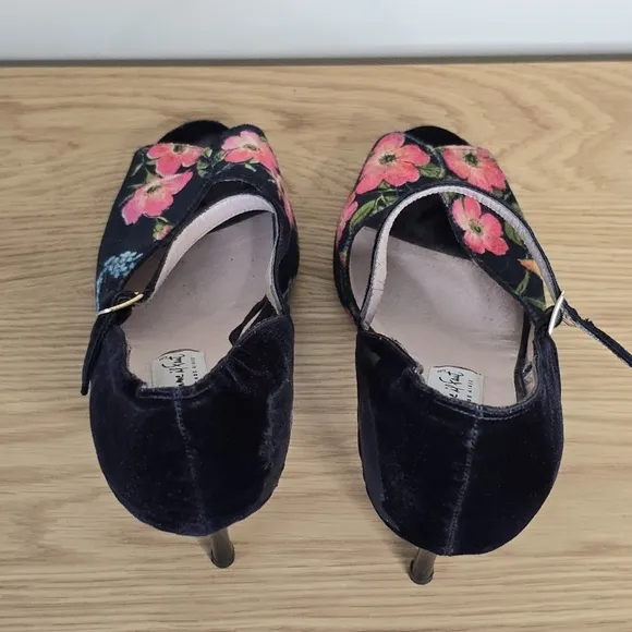 Comme il Faut Women’s Black Flower Velvet Argentine Tango Dance Heels Size 11