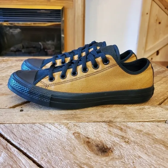Converse Canvas Tan and Black - Excellent Preowned Condition Men's 7, Women's 9