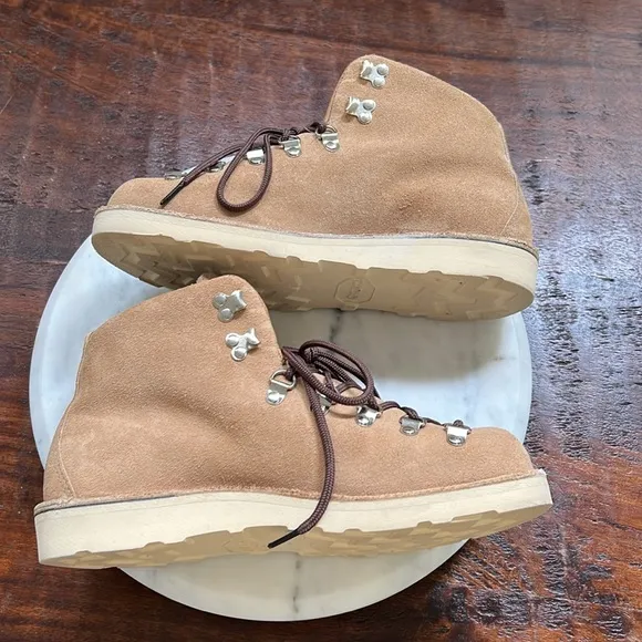 DANNER Mountain Light Classic Hiking Lace-Up Boots Deseret Tan Men’s 8