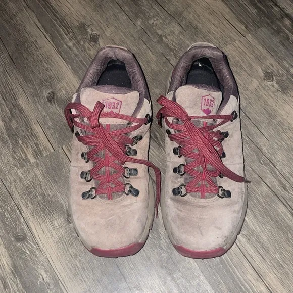 DANNER MOUNTAIN LOW 600  woman’s size 7.5