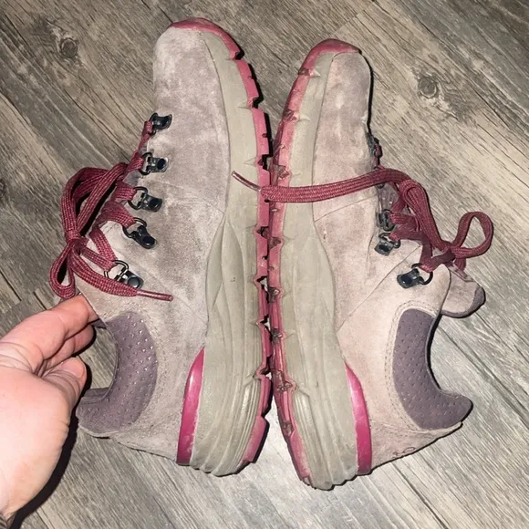 DANNER MOUNTAIN LOW 600  woman’s size 7.5