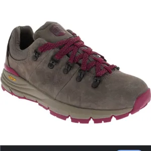 DANNER MOUNTAIN LOW 600  woman’s size 7.5