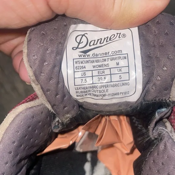 DANNER MOUNTAIN LOW 600  woman’s size 7.5
