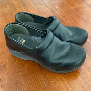 Dansko XP 2.0 black clogs shoes size 8.5