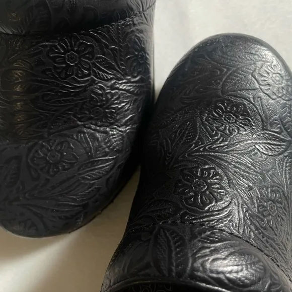 Dansko XP 2.0 Floral Black Tooled Leather Waterproof Slip Resistant Slide Clogs