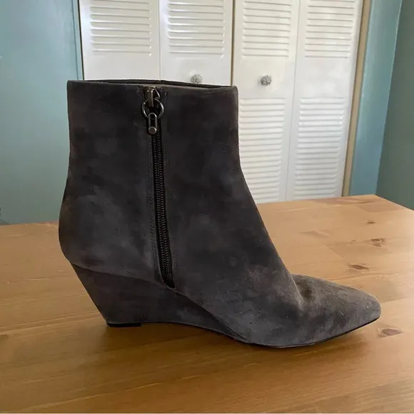 Donald Pliner Jae Women's Boots Sz 8.5 Gray Leather Side Zip Wedge Bootie Shoes