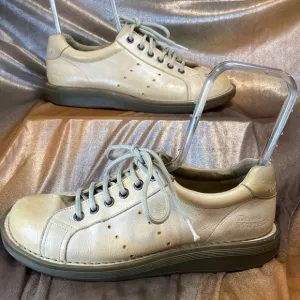 Dr. Martens 8a58 size 7. Unisex. Beige casual shoes. Very good condition.