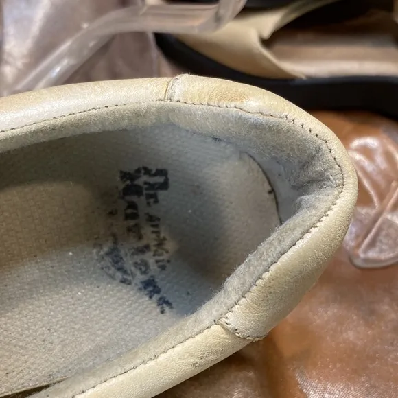 Dr. Martens 8a58 size 7. Unisex. Beige casual shoes. Very good condition.