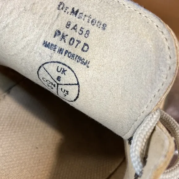Dr. Martens 8a58 size 7. Unisex. Beige casual shoes. Very good condition.