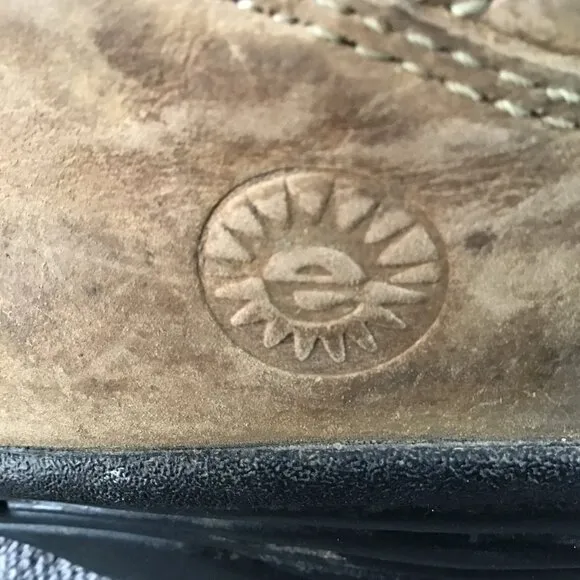 Earth Shoes Brown Suede Hiking Mountain Boot Size 11 EUC