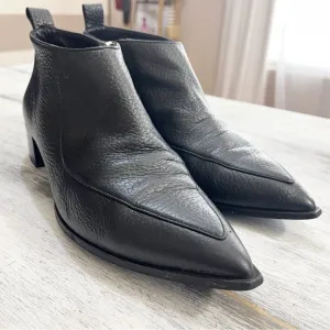 Everlane Ankle Boots Sleek Black pebbled Design size 10
