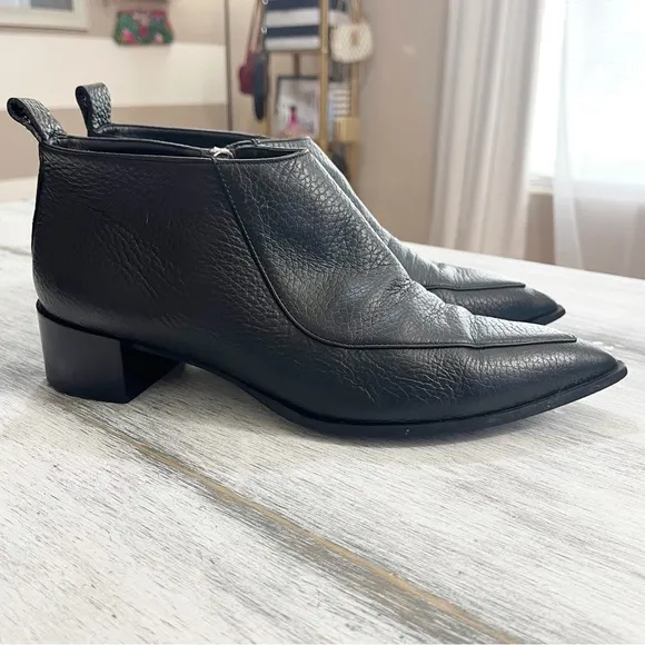 Everlane Ankle Boots Sleek Black pebbled Design size 10