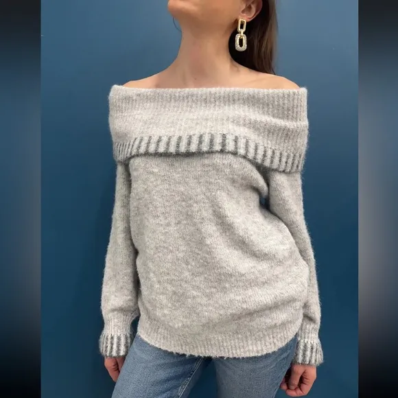 FABULOUS OFF OR ON THE SHOULDER SWEATER FROM PARIS FRANCE 🇫🇷