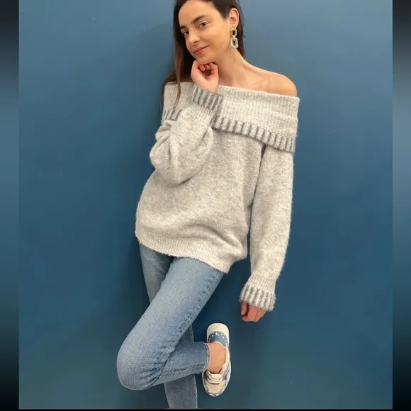 FABULOUS OFF OR ON THE SHOULDER SWEATER FROM PARIS FRANCE 🇫🇷