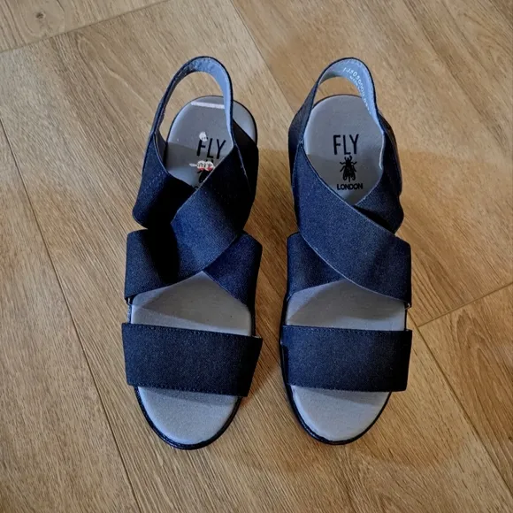 FLY LONDON NOLI056FLY Black Wedge Heels NWT