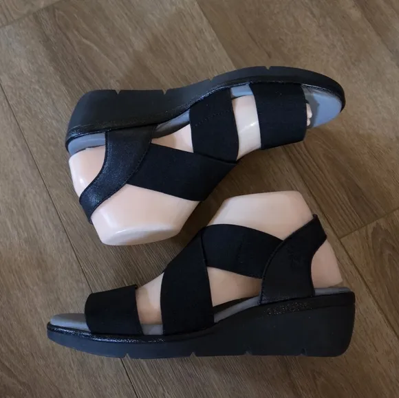 FLY LONDON NOLI056FLY Black Wedge Heels NWT
